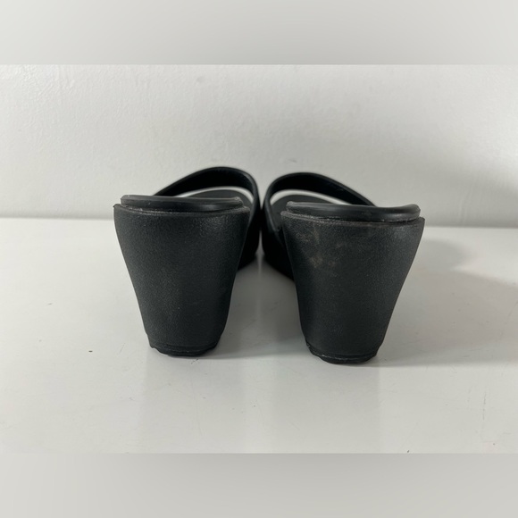 Crocs Women’s Size 8 Black Sassari Style Wedge Heels - Picture 4 of 9
